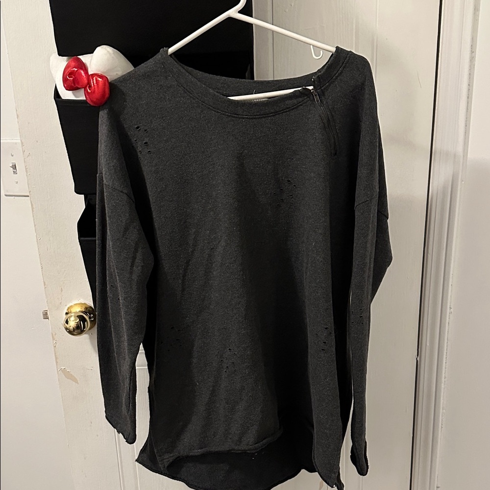 New York Laundry stresses Sleeve Top